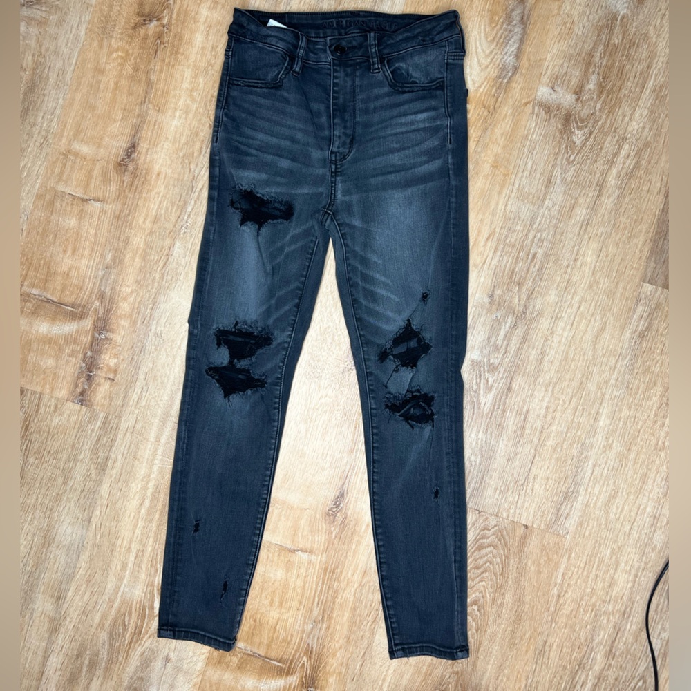 Distressed Black Skinny Jeans AMERICAN EAGLE next level stretch jegging. Size 6.